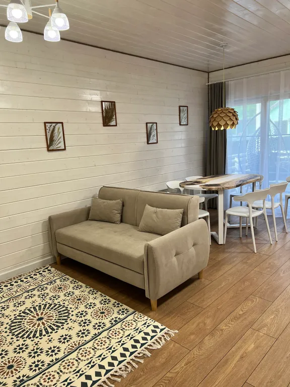 Новый дом с собственной территорией и видом на горы