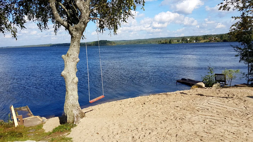 Коттедж на берегу