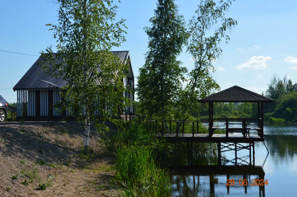 Дом отдыха на берегу озера