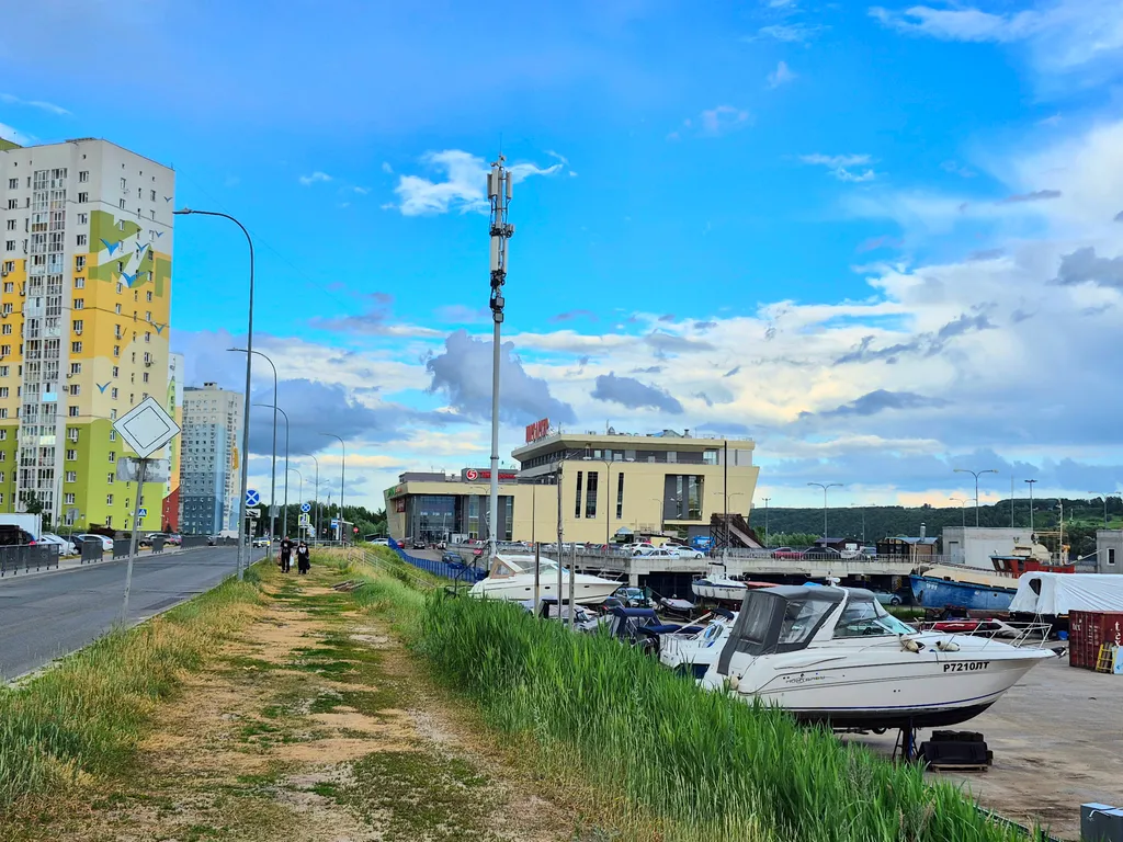 Просторная студия с балконом