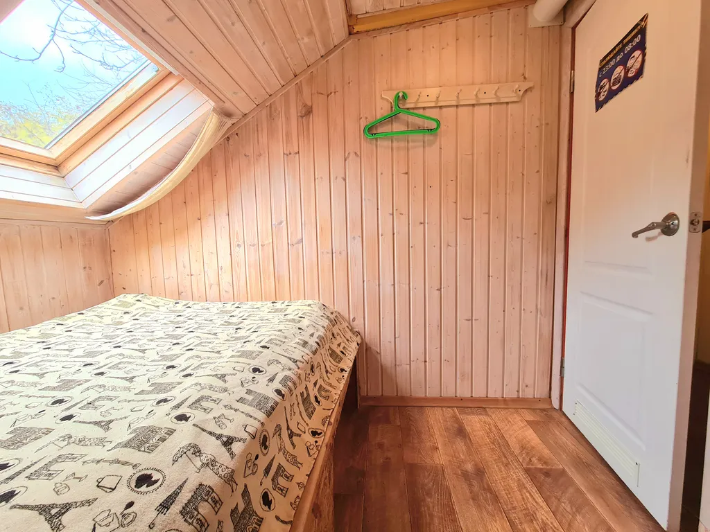 Комната для двоих на мансарде