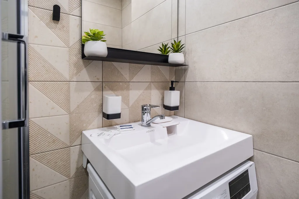 Студия с новым ремонтом и видом на горы