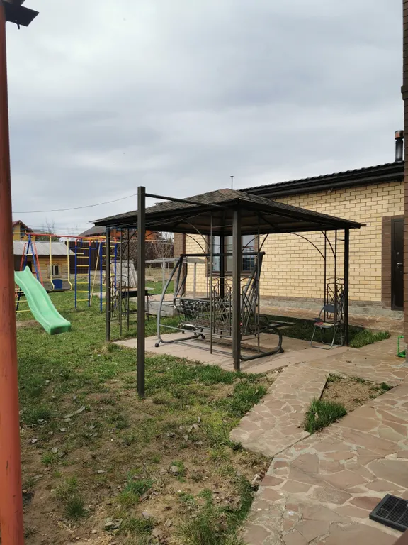 Коттедж с бассейном и сауной