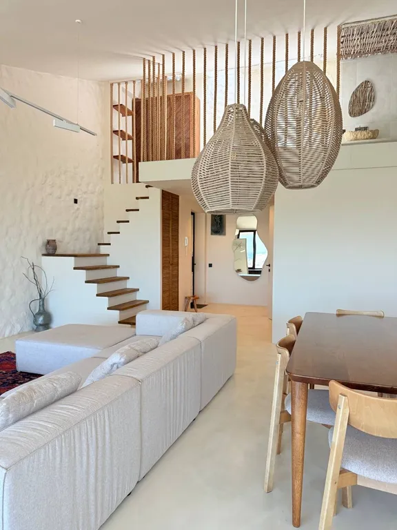 Просторная студия в стиле минимализма с панорамным видом на Махачкалу