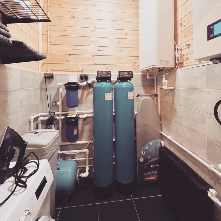 Дом-шале в окружении сосен + зона барбекю с костровой чашей и мангалом