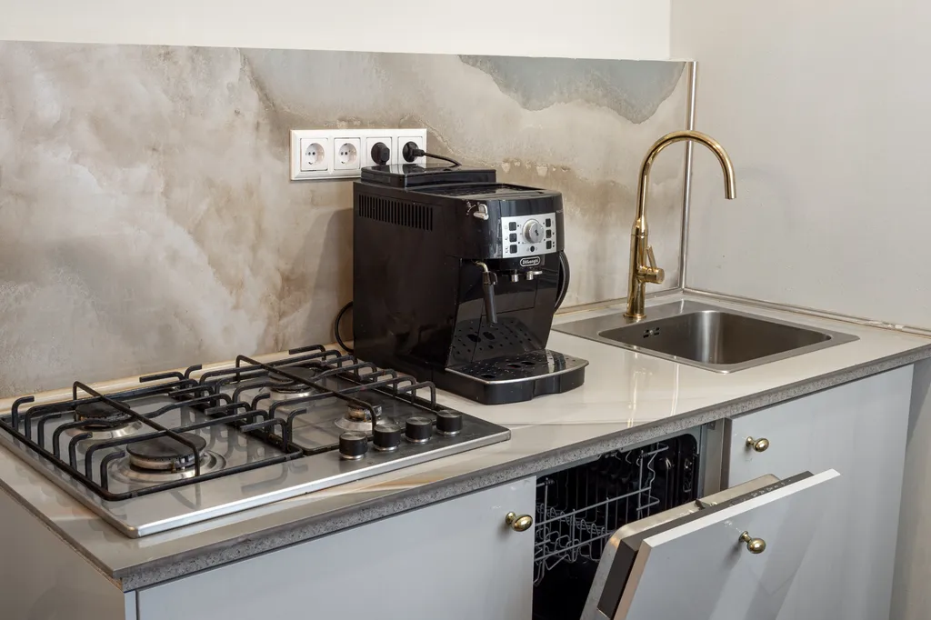 Четырехкомнатная квартира с бaлкoнoм в цeнтрe