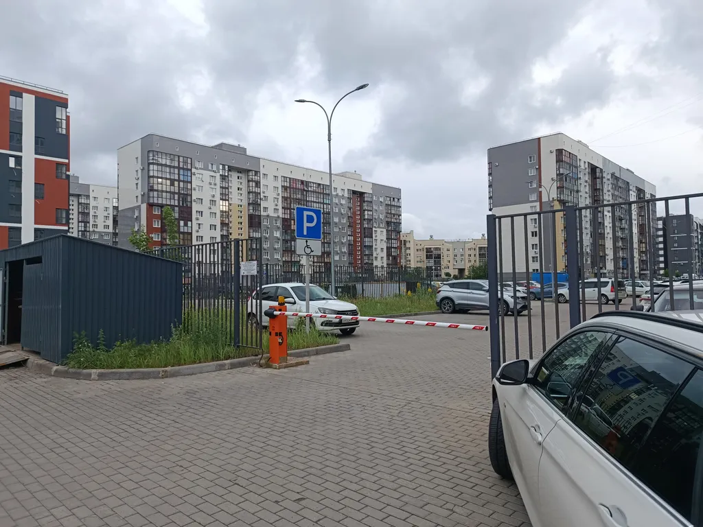 Уютная студия с видом на город, круглосуточный магазин и закрытая парк