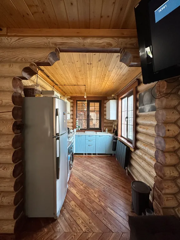 Дом из бруса на берегу моря с зоной барбекю и собственной парной