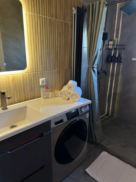 Уютный дом с панорамными окнами и баней на дровах