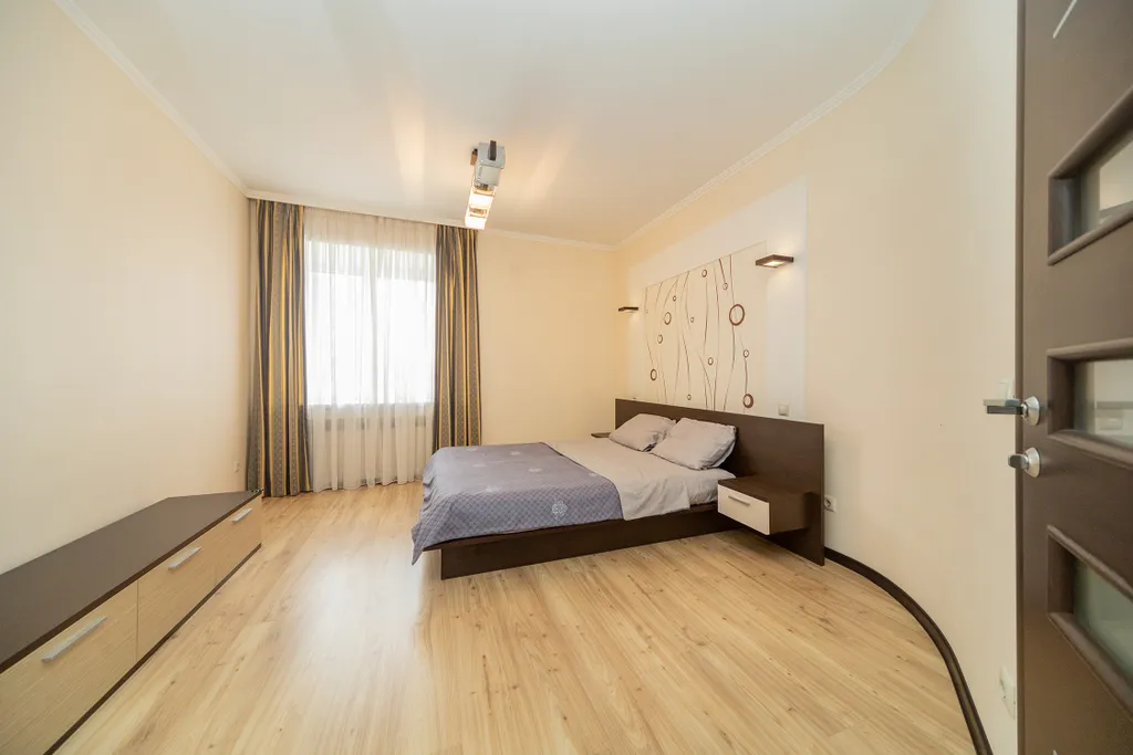 Бoльшая 3-комнaтнaя кваpтира в центре города