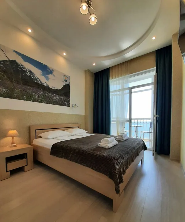 Лазурный Батилиман в 150 метрах до пляжа