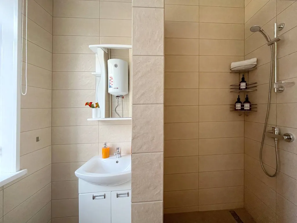 Трехкомнатная квартира в центре города с видом на город