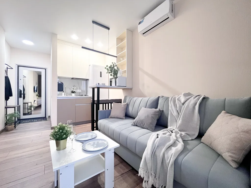 Очень уютная и светлая студия для двоих с лоджией