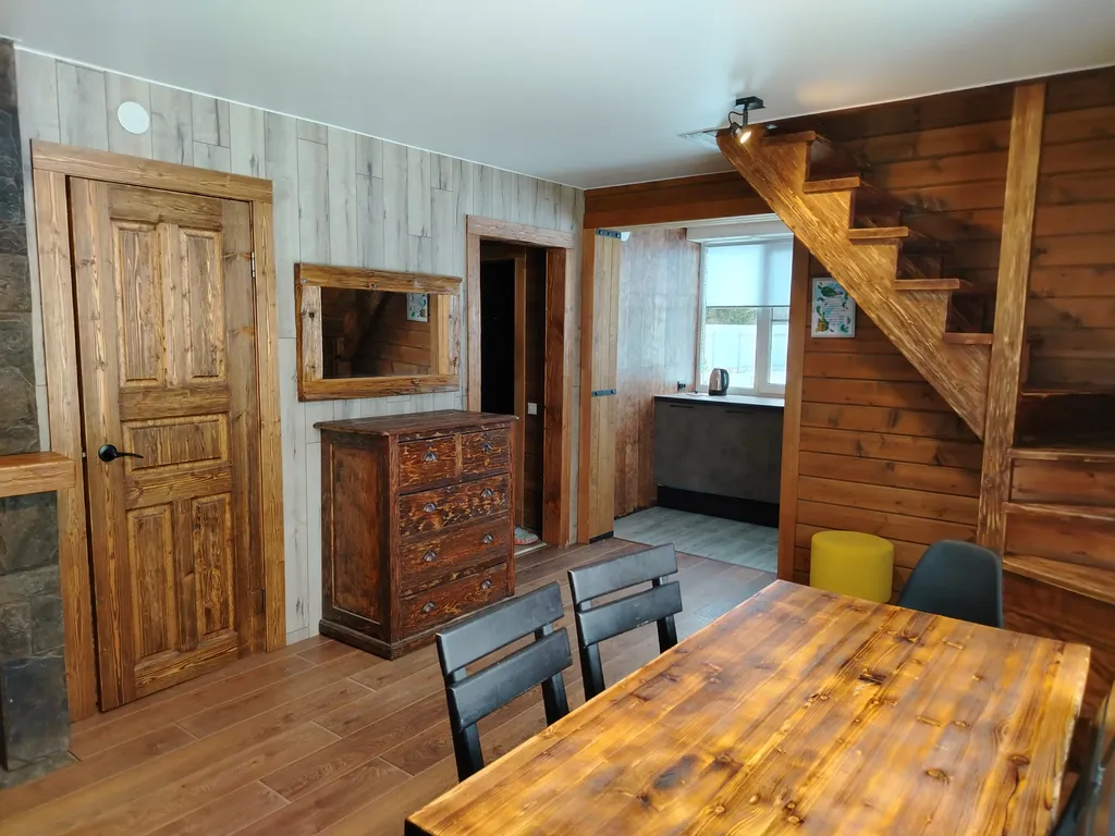 Дом на берегу с баней