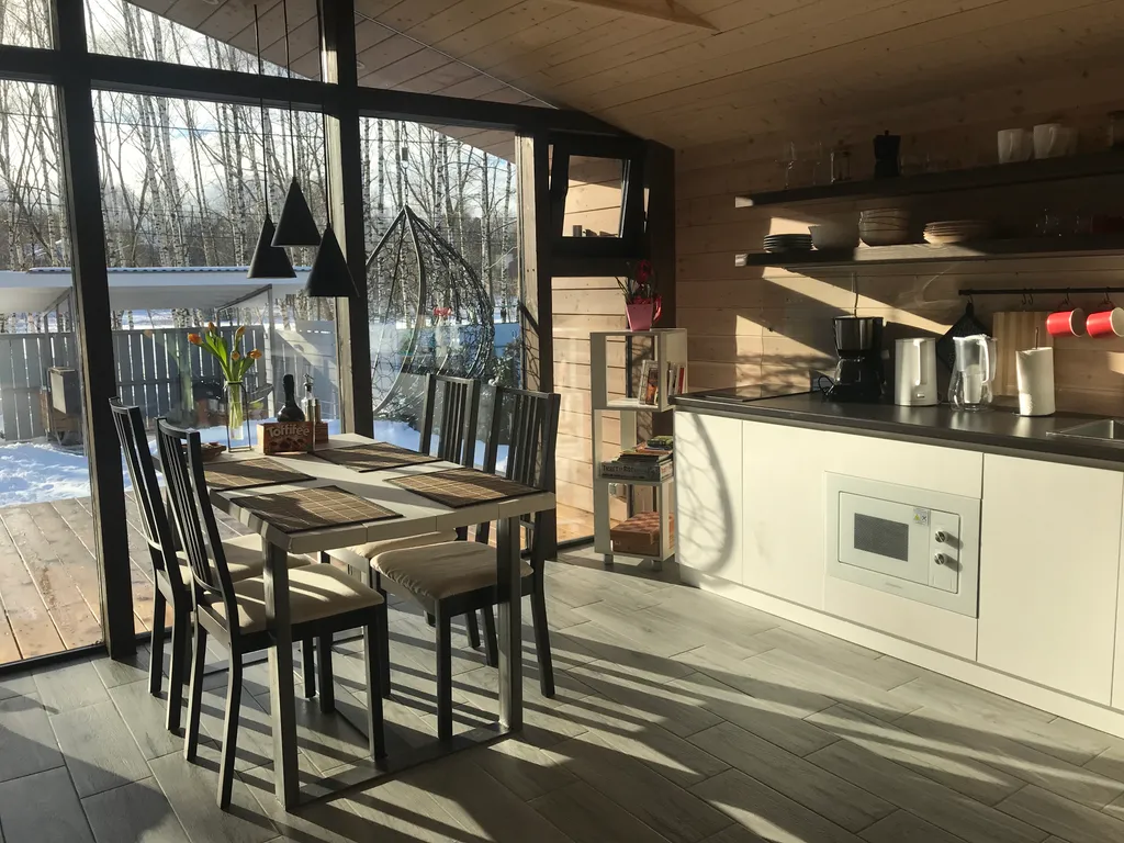 Уютный современный дом на берегу прекрасного озера