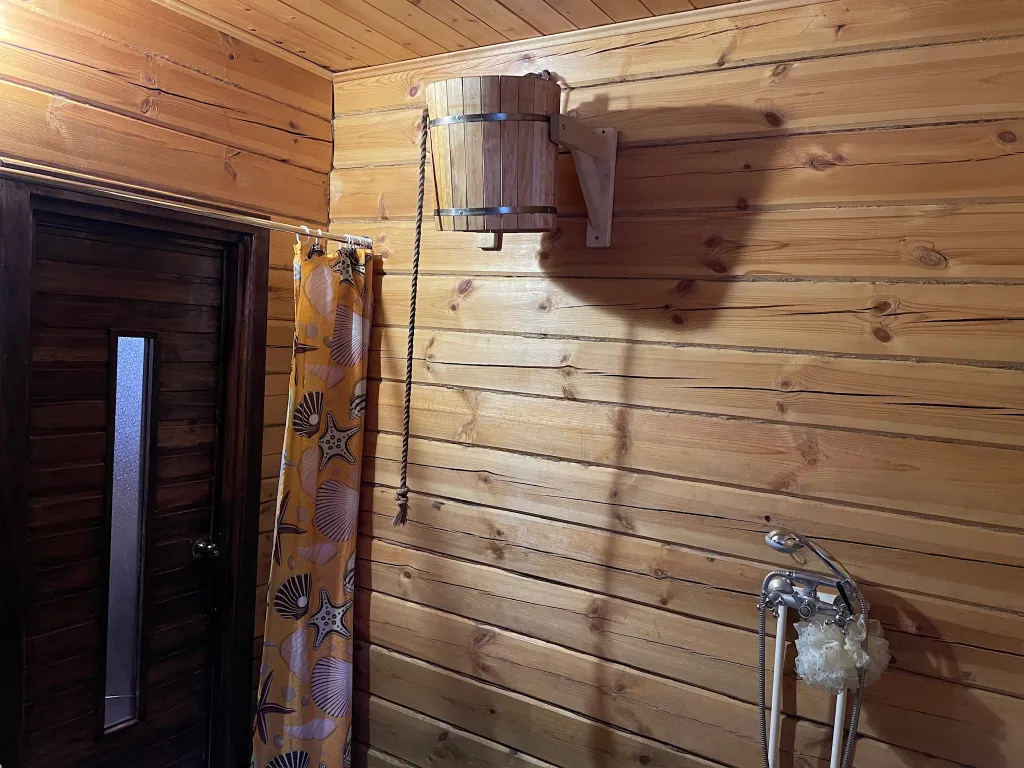 Сказочный дом в лесу