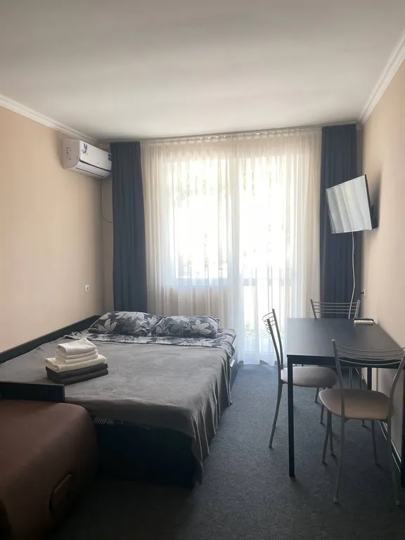 Тихий апартамент с кухонной зоной и стиральной машинкой