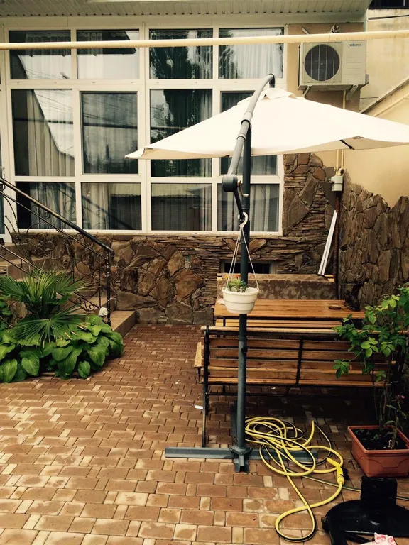 Дом с двориком для вас и парковка