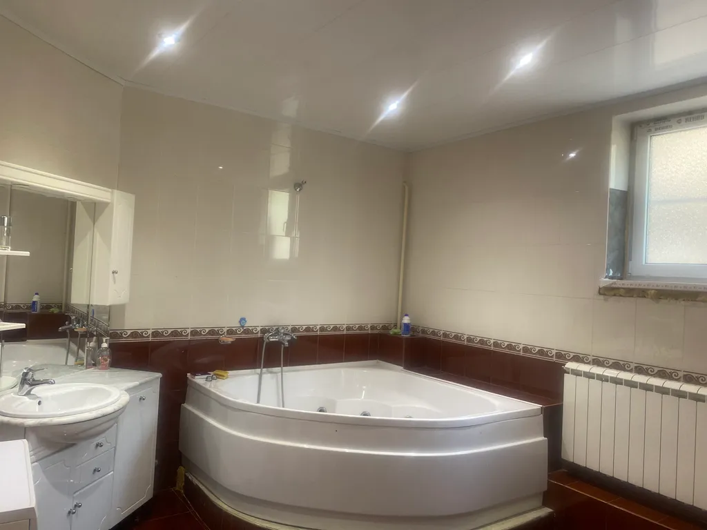 Отдельный большой дом в курортной зоне, с беседкой и мангалом.