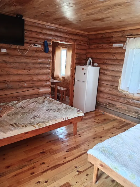 Гостевой домик вдали от берега и шума с кухней, туалетом, душем в домике