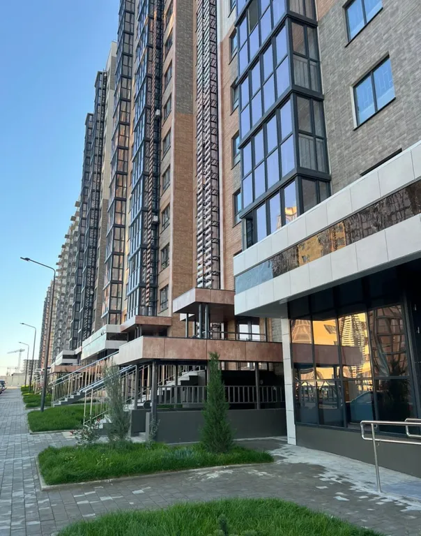 Новая квартира с видом на бухту, Маркхотскийй хребет и гору Колдун