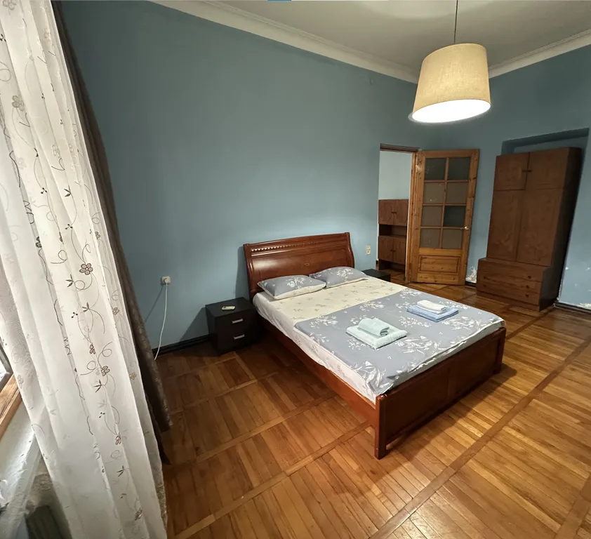 Идеально для большой компании: 105 м², высокие потолки и 360м до пляжа