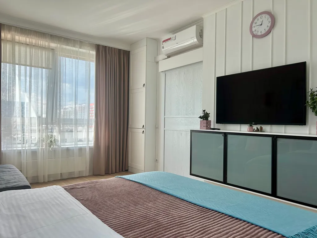 Встречайте рассветы в дизайнерской квартире с видом на Останкино.