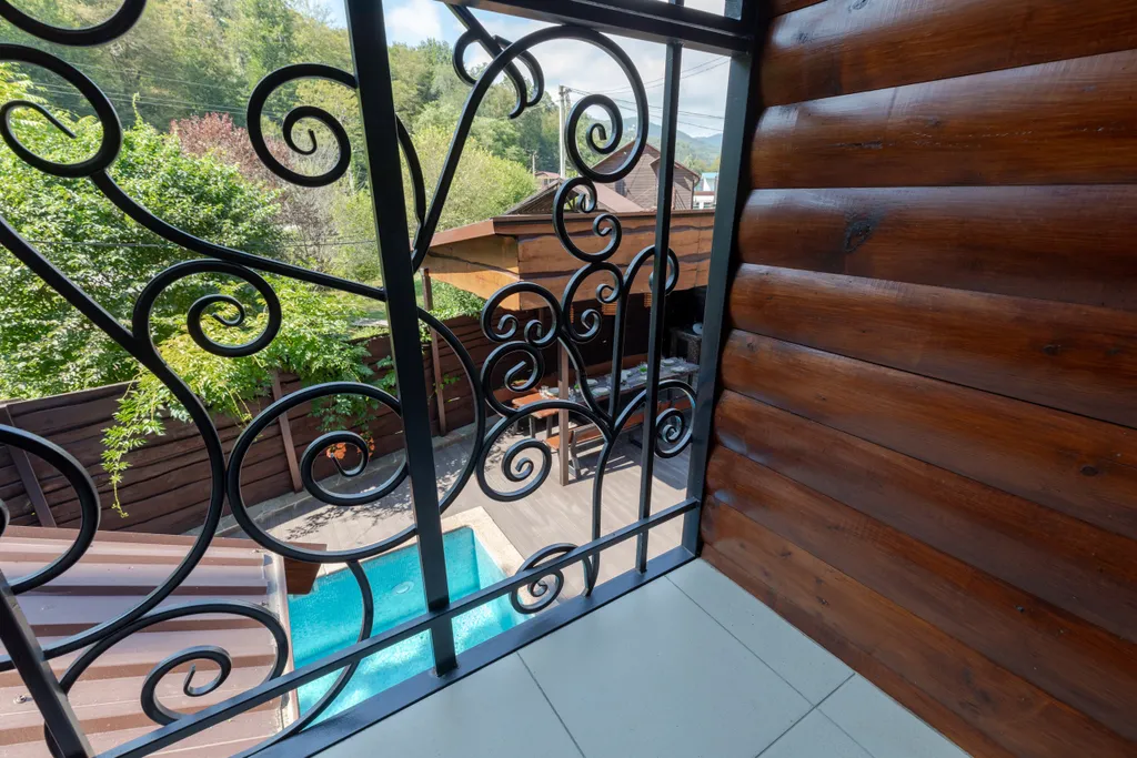 Загородный коттедж с баней и подогреваемым бассейном