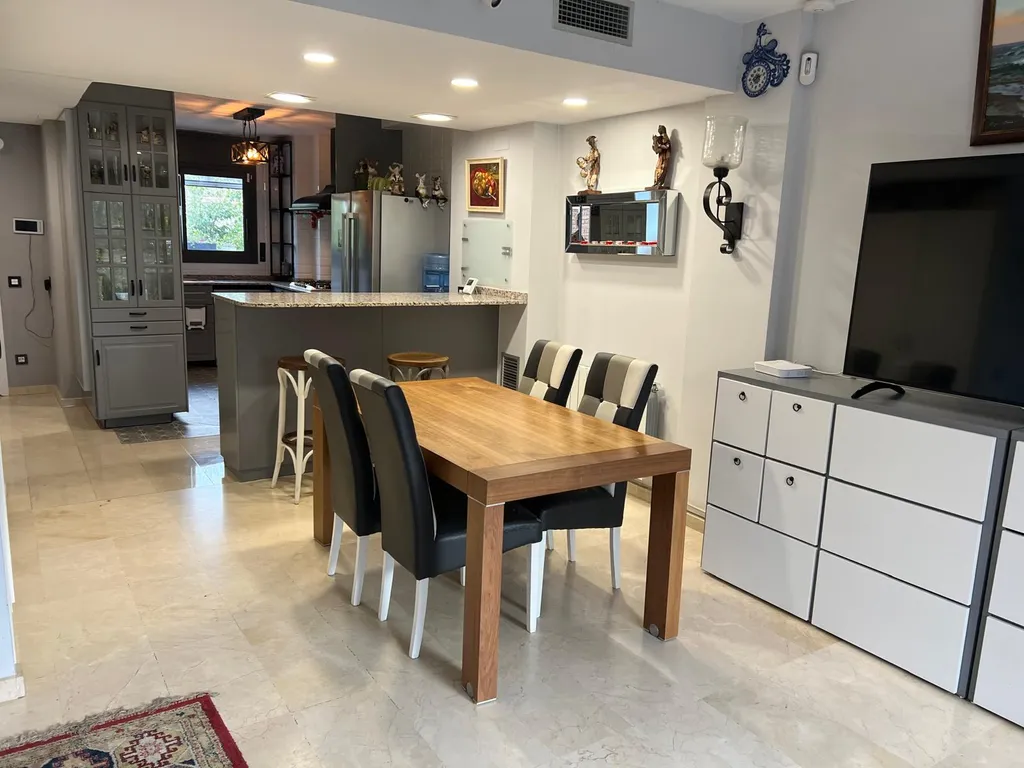 Коттедж Таунхаус в 200 метров от моря в пригороде — аренда посуточно в Барселона