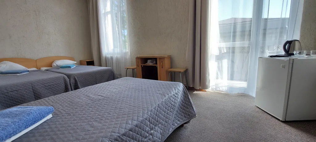 Квартира Трёхместный номер с балконом и видом на море — аренда посуточно в Гагра