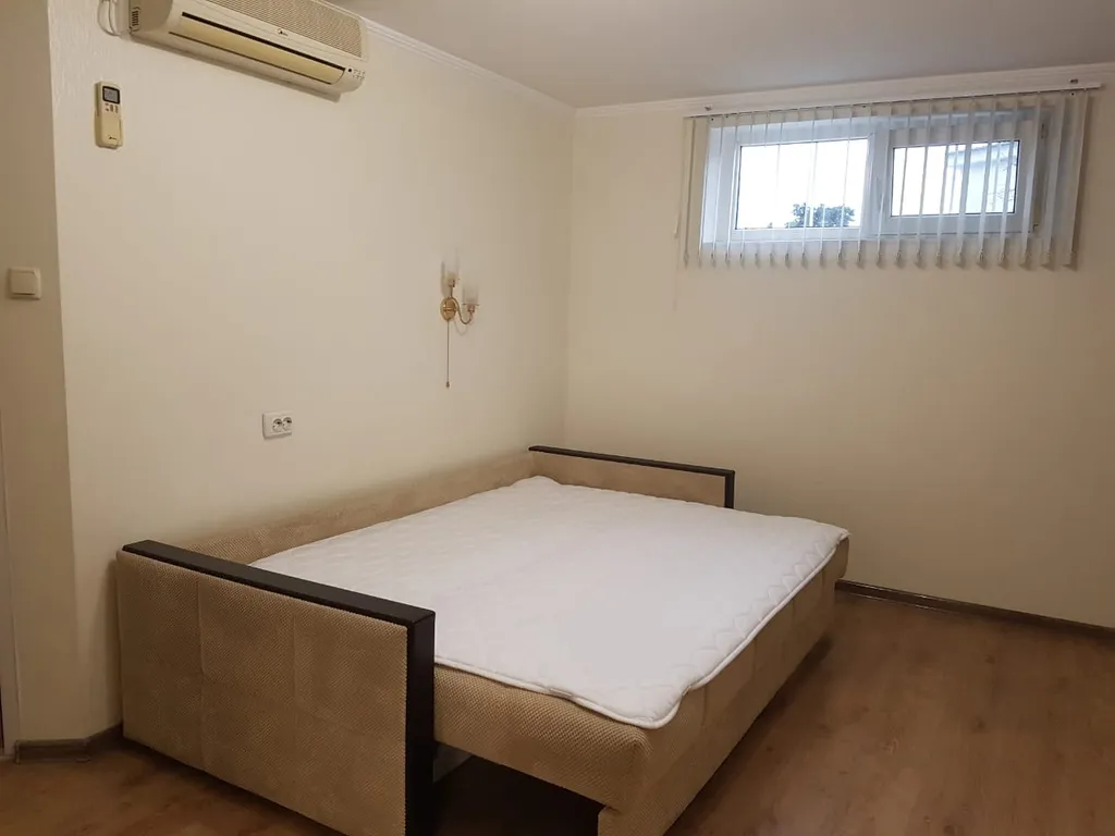 Отдельный дом под ключ с автостоянкой, без животных