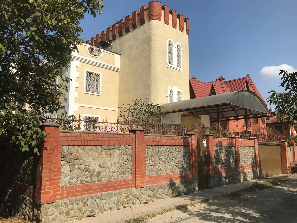 Дом рядом с парком Краснодар с банькой и бассейном