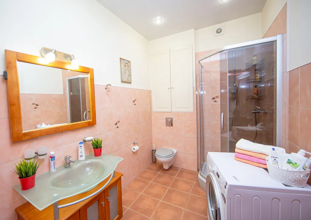 4BR Apartment next to St Isaak Cathedral