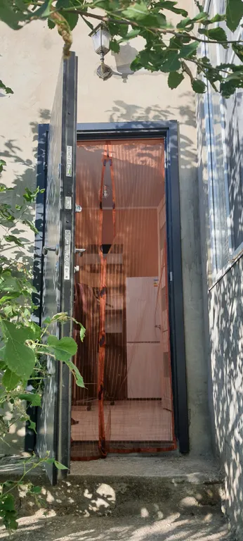 Небольшой дом на берегу Каспийского моря