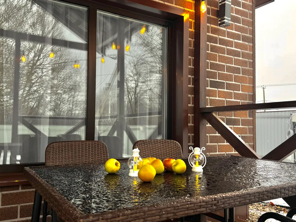 Дом рядом с озером