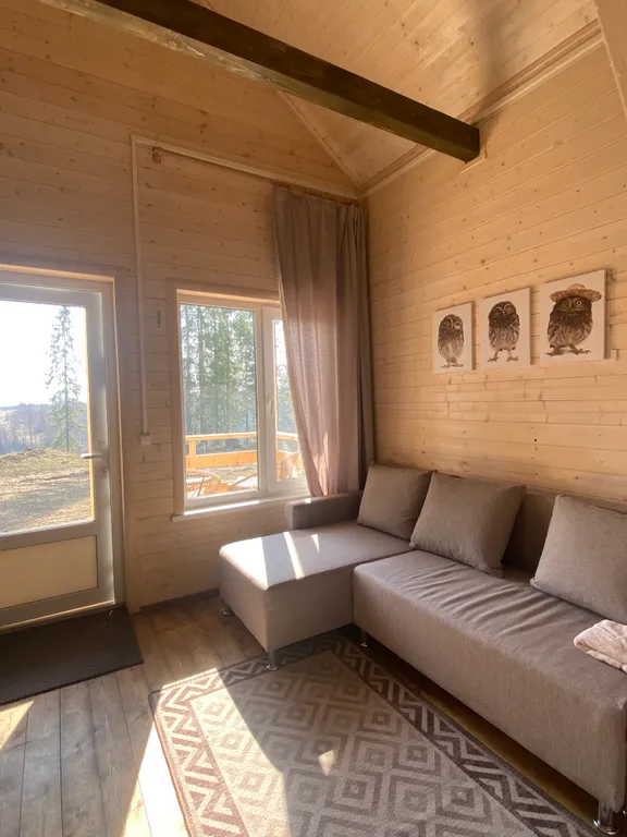 Домик на берегу реки