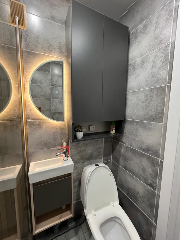 Студия в центре с дизайнерским ремонтом и балконом Город в городе