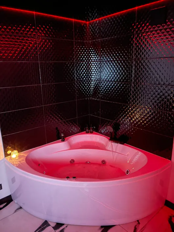 Апартамент для свиданий с джакузи