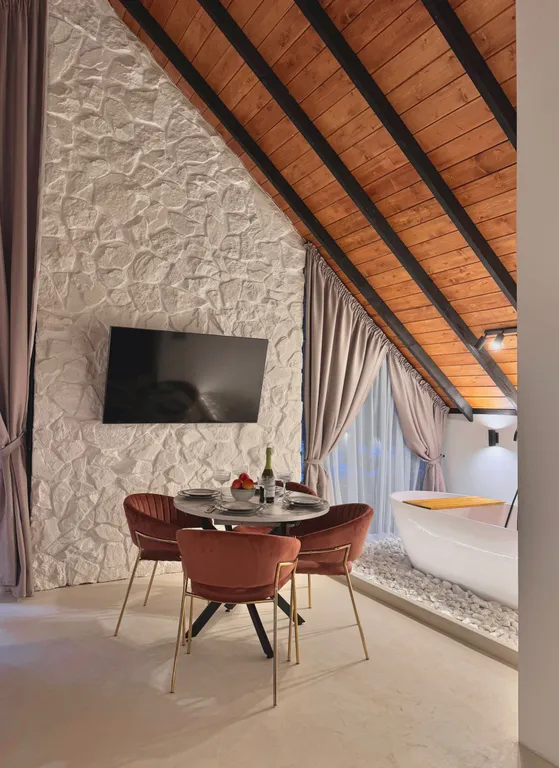 Уютный дом Elovoye в сердце леса с уличным спа-бассейном