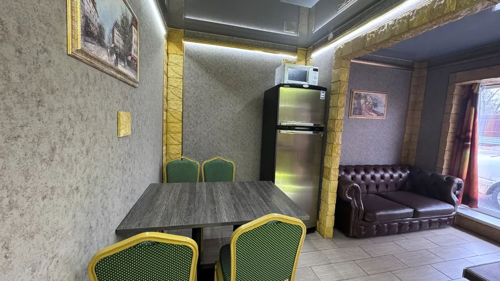 Коттедж с теплым бассейном под открытым небом. На 6 человек.