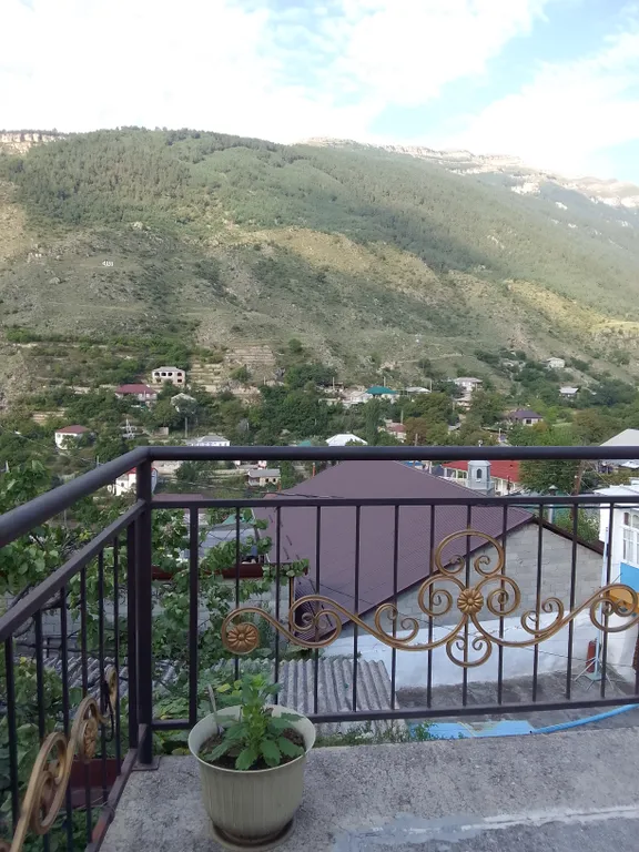 Уютный домик с видом на горы