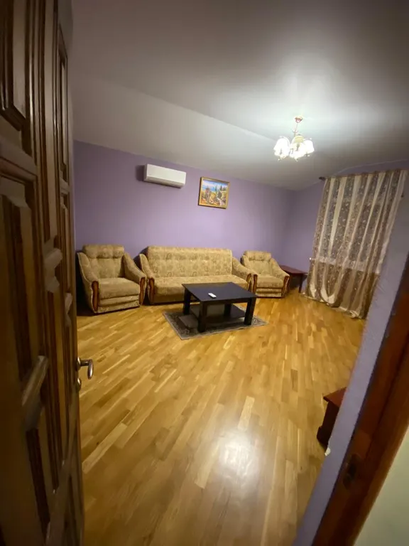 Уютный дом с красивым и вкусным фруктовым садом