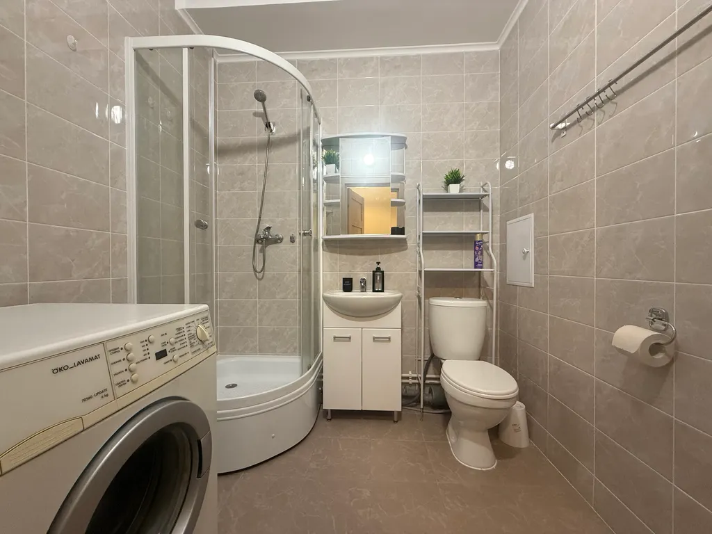 Студия с бесконтактным заселением