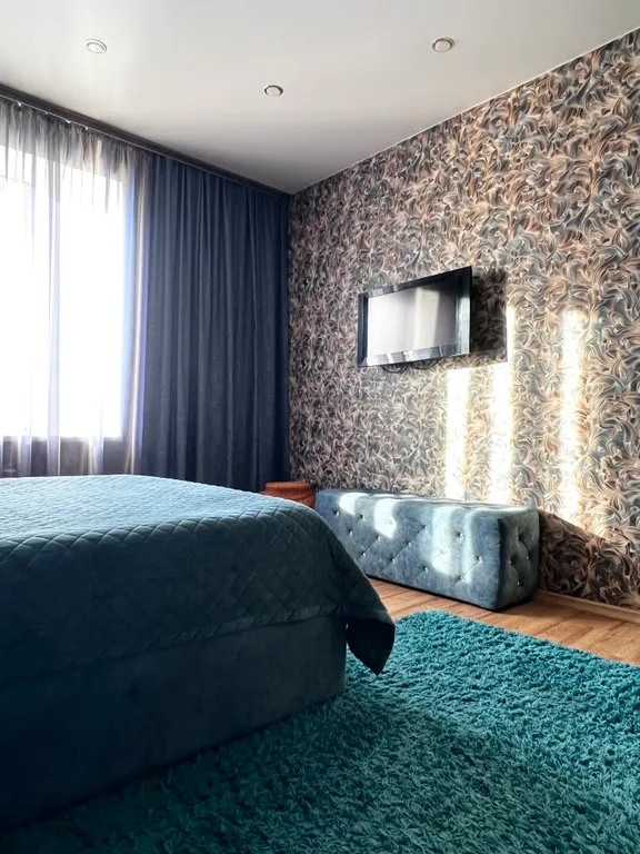 2-комнатная квартира класса люкс в центре города! Район Площади