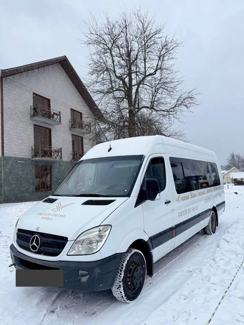 Трансфер входит в стоимость проживания в зимний период.