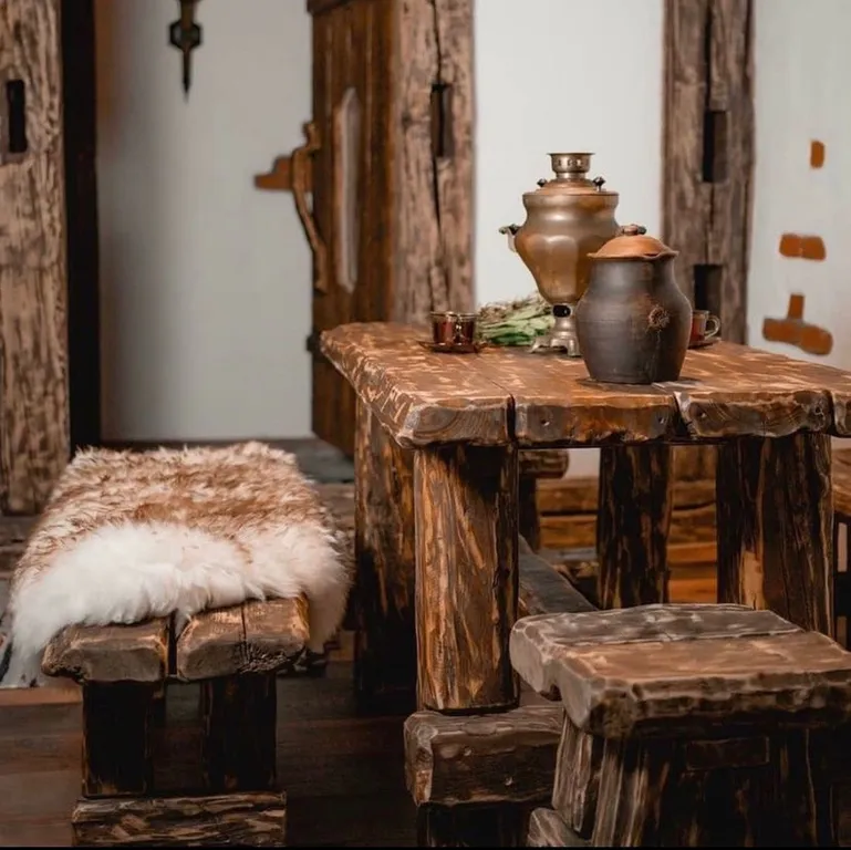 Сказочный домик в лесном массиве