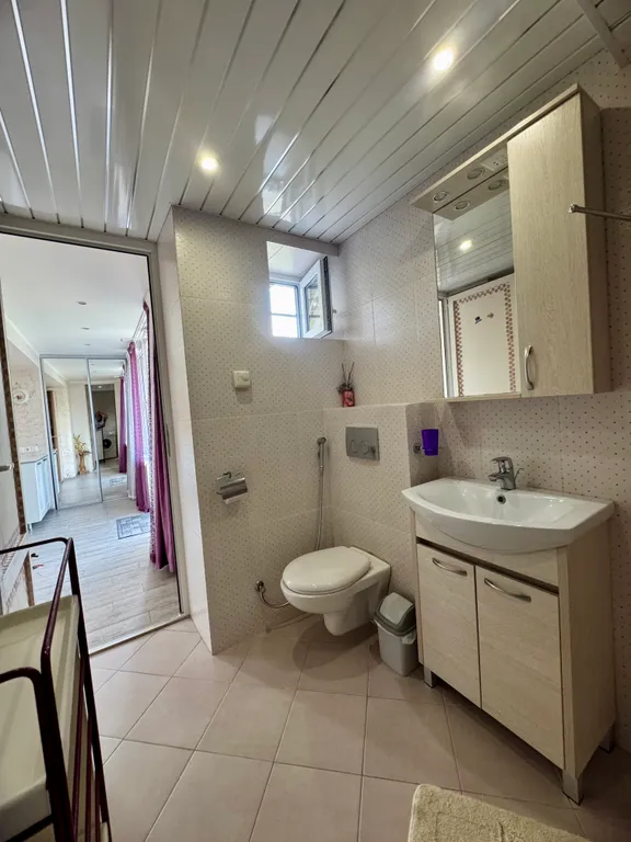 Дом с бассейном на море