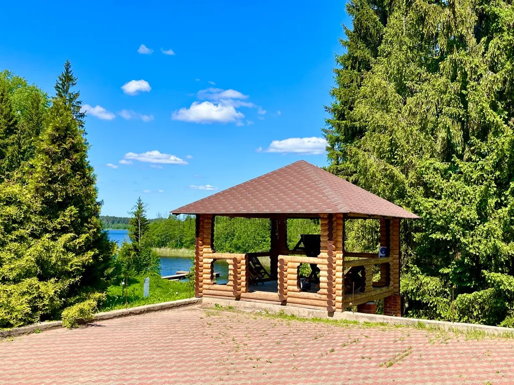 Бревенчатый коттедж Вип 1, 3 спальни на берегу озера Селигер