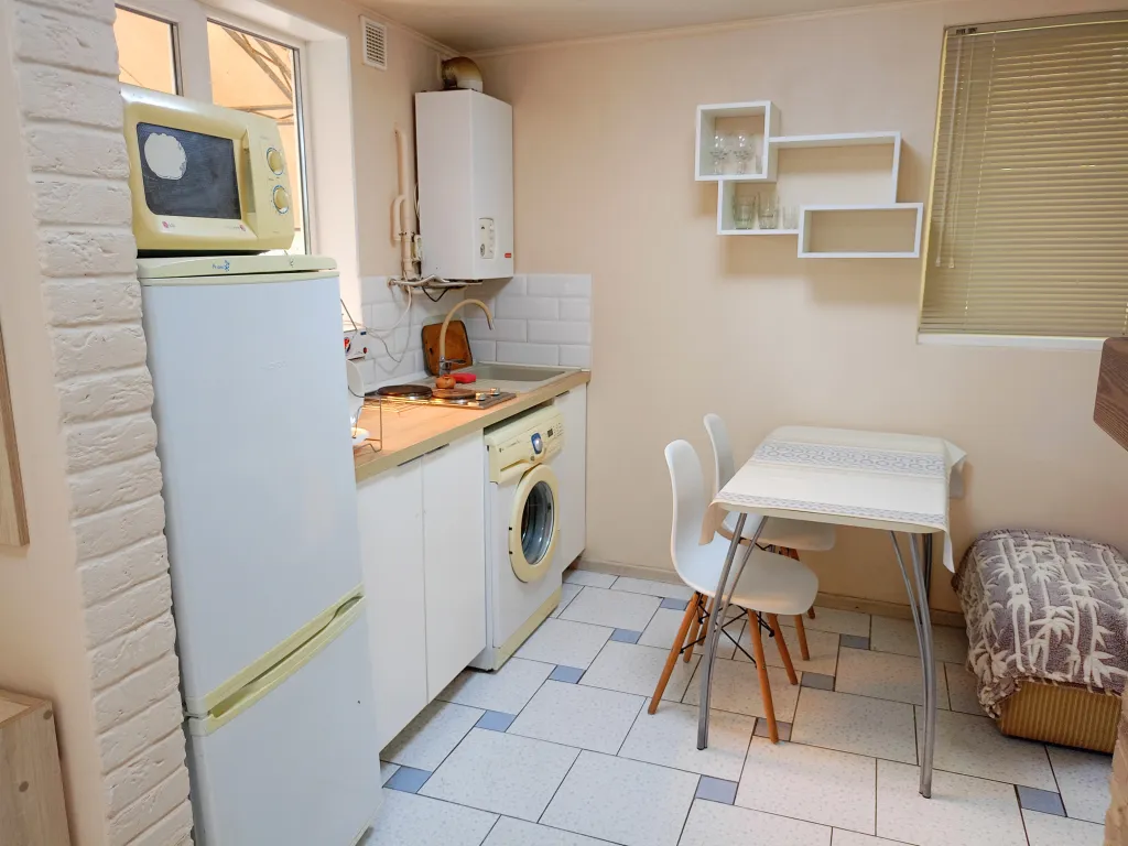 Уютная 2-комнатная квартира 8 минут от моря с личным двориком