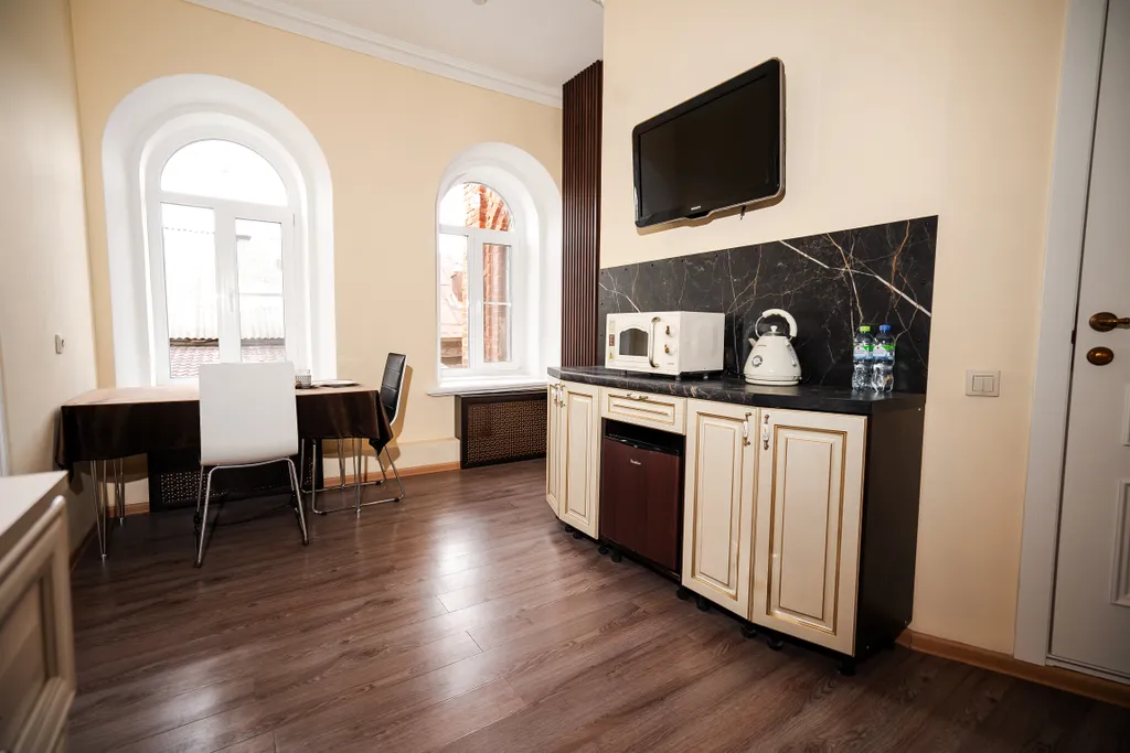 Квартира-студия в центре города с видом на Марьинский сквер